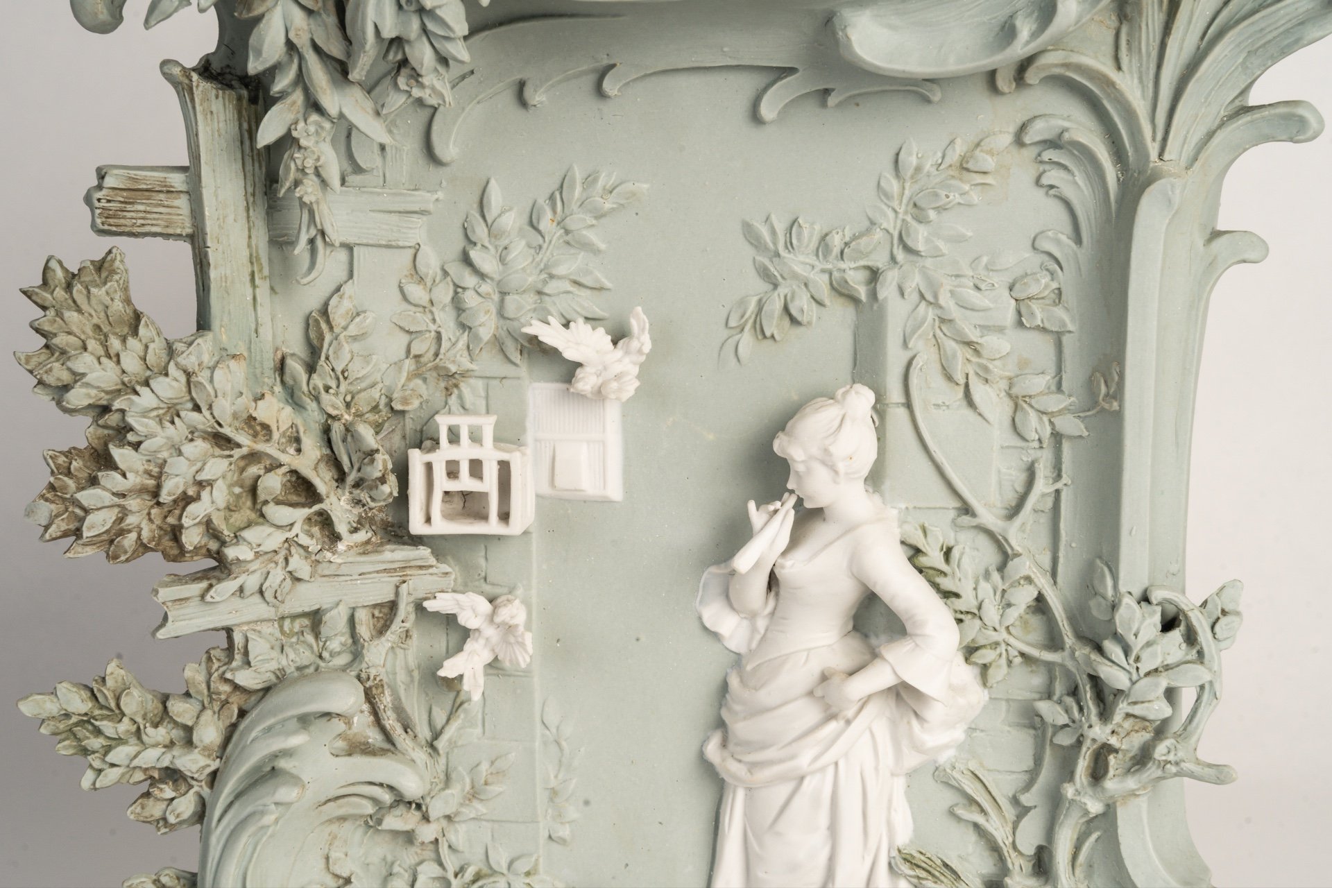 Une coupe cache pot, en porcelaine de Wedgwood, fin du XIXe siècle — 16