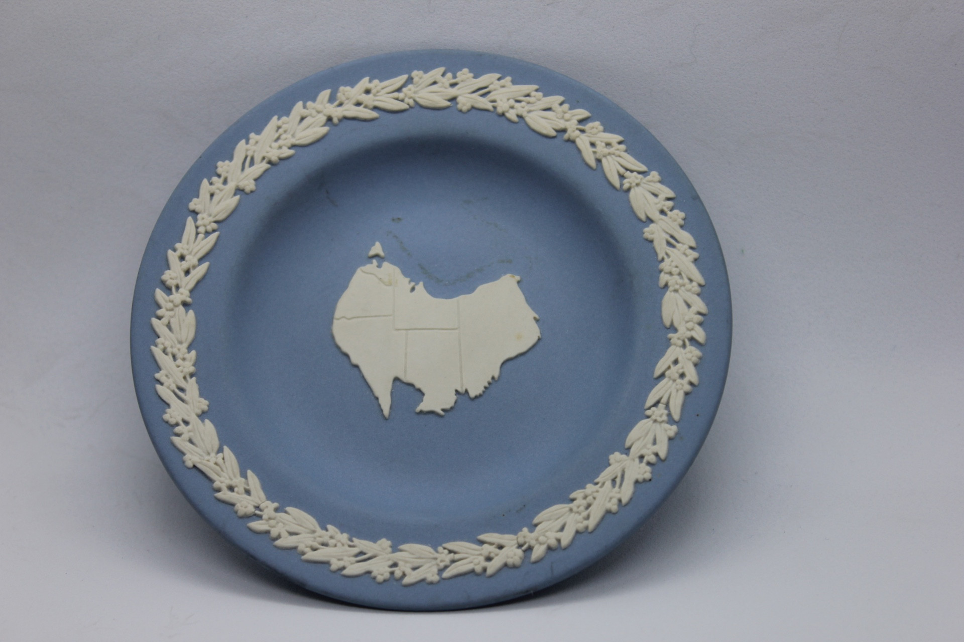 Coupe Commémorative Wedgwood Jasperware – Carte de l'Australie – Made in England — 15
