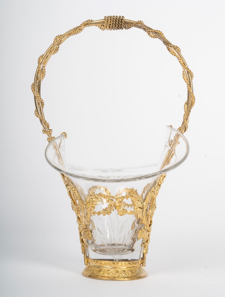 Un panier en cristal et bronze doré, époque fin du XIXe siècle — 9