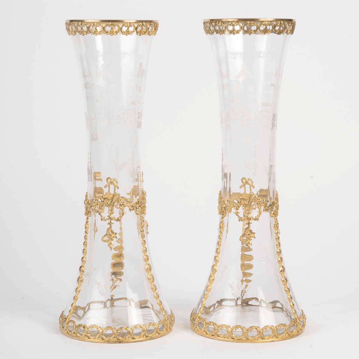 Cristal une paire de vases avec ornementation en bronze doré, fin du XIXe siècle — 6