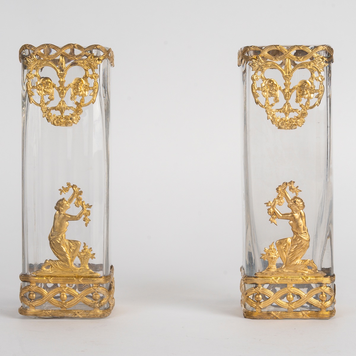 Paire de vases en cristal et bronze doré, style Louis XVI, fin du XIXe siècle — 2