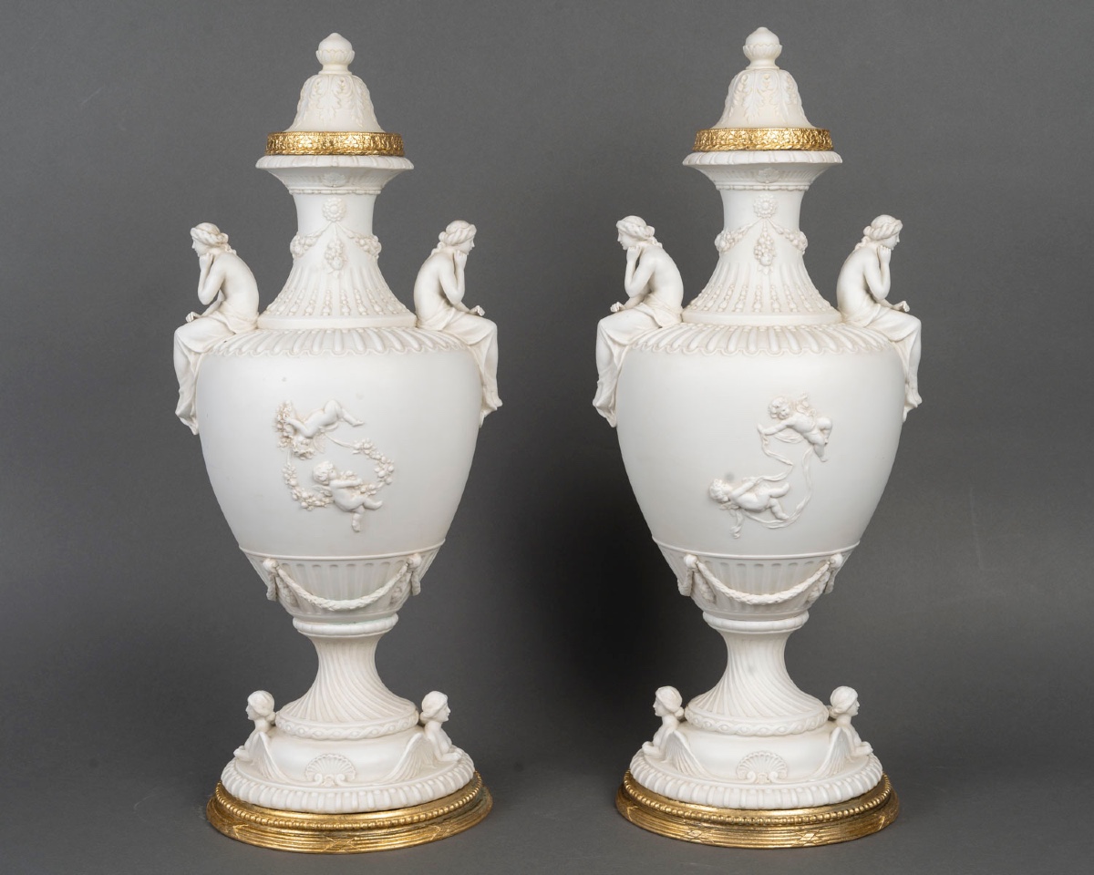Biscuit une paire de vases en porcelaine de biscuit, fin du XIXe siècle — 2