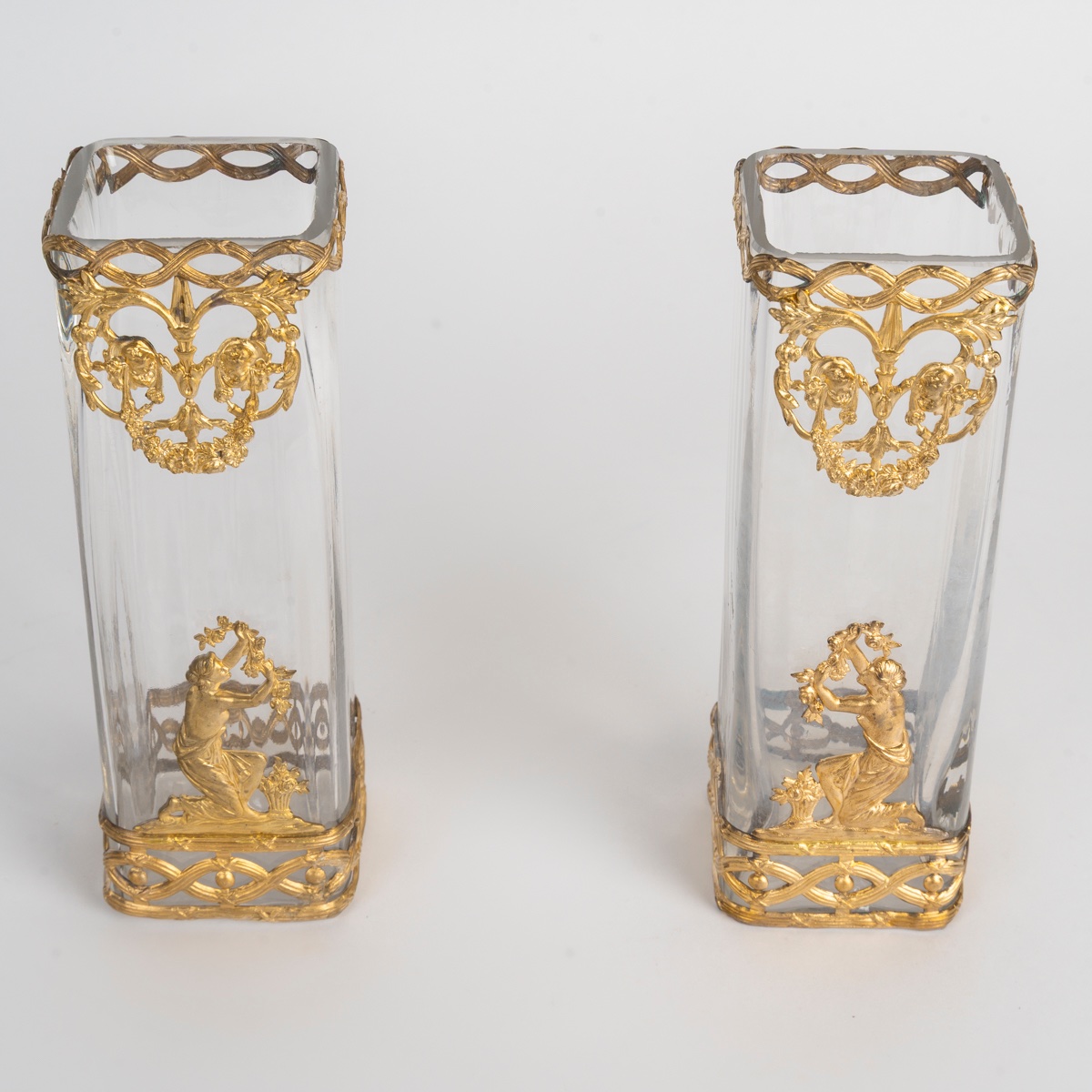 Paire de vases en cristal et bronze doré, style Louis XVI, fin du XIXe siècle — 3