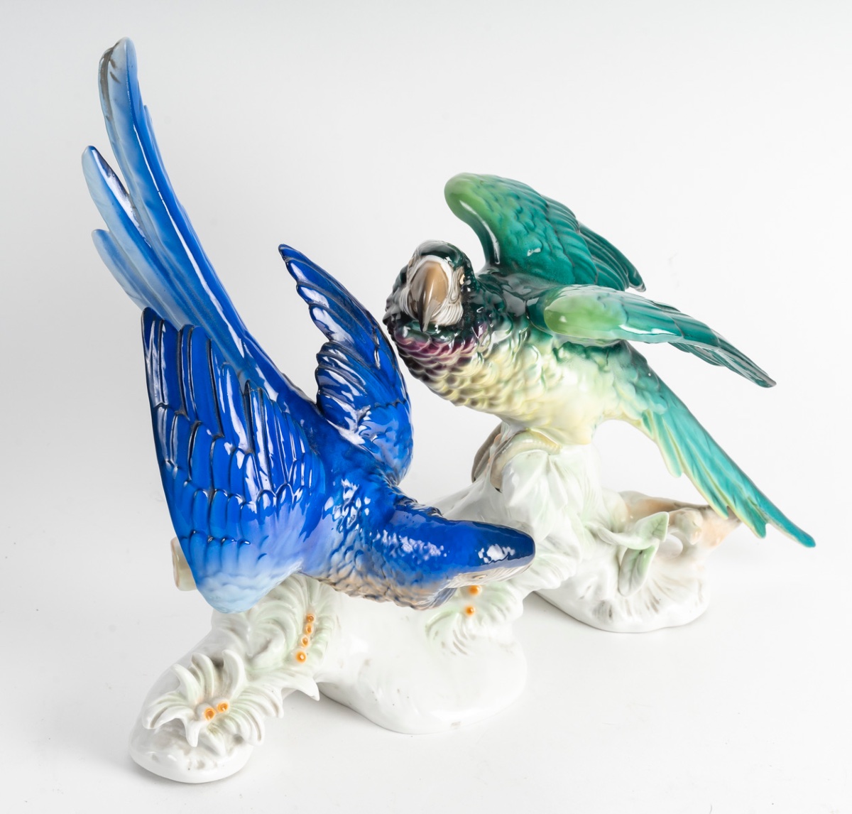 Un groupe en porcelaine de deux sculptures de perroquets début du XXe siècle — 8