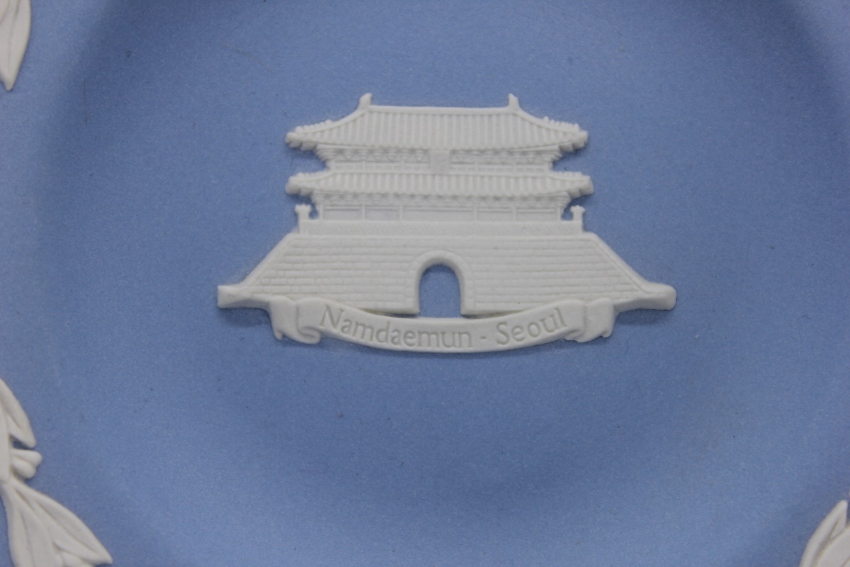 Coupe Commémorative Wedgwood Jasperware – Namdaemun, Séoul — 4