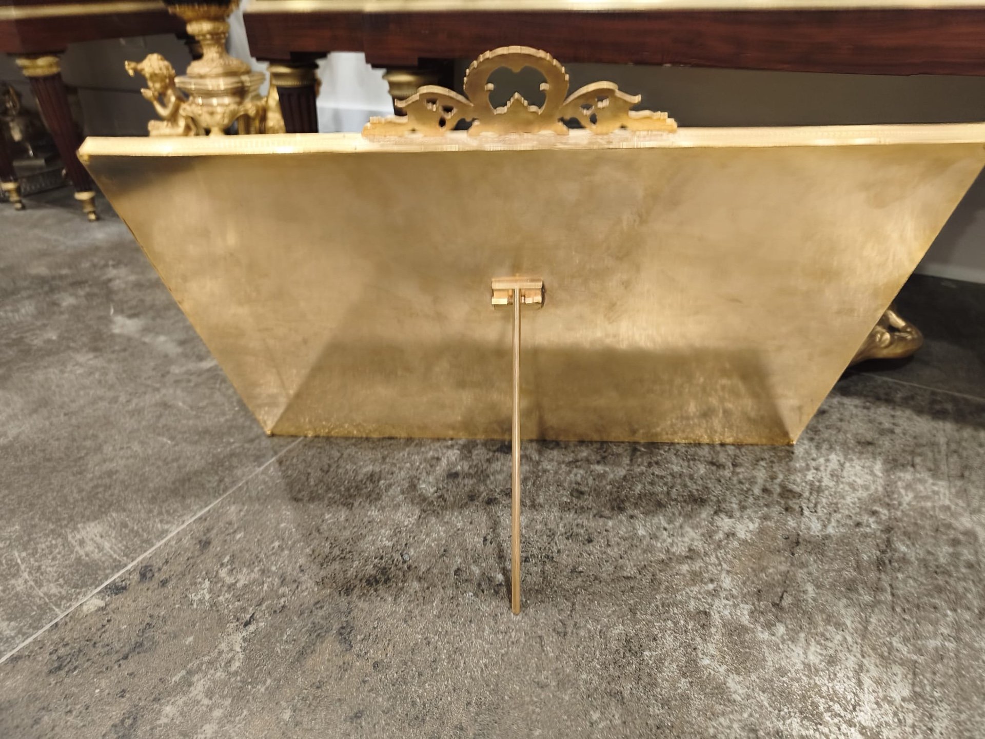 Grand cadre photo en bronze doré de style Louis XVI, fin du XIXe siècle — 16