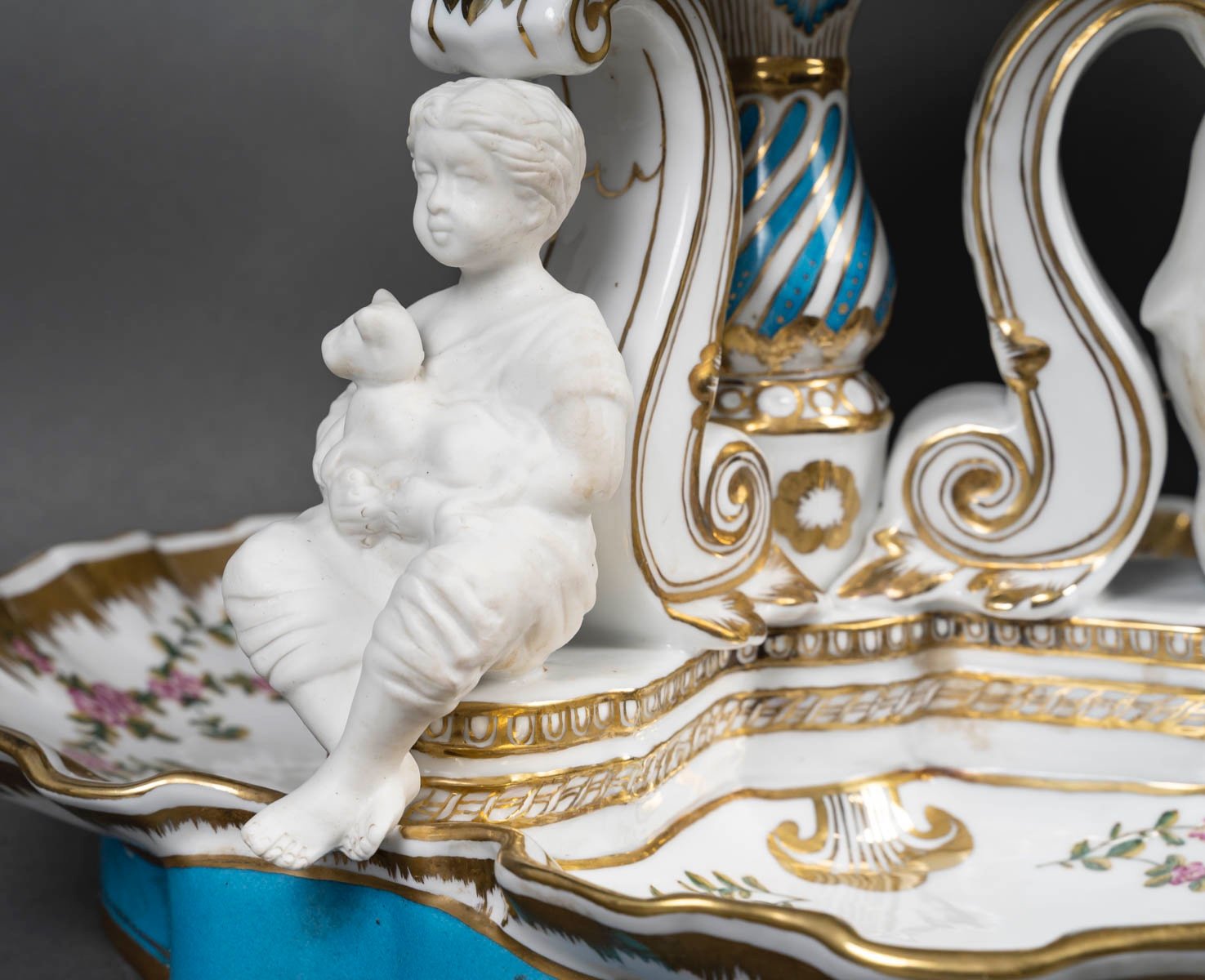 Un centre de table en porcelaine; début du XXe siècle — 22