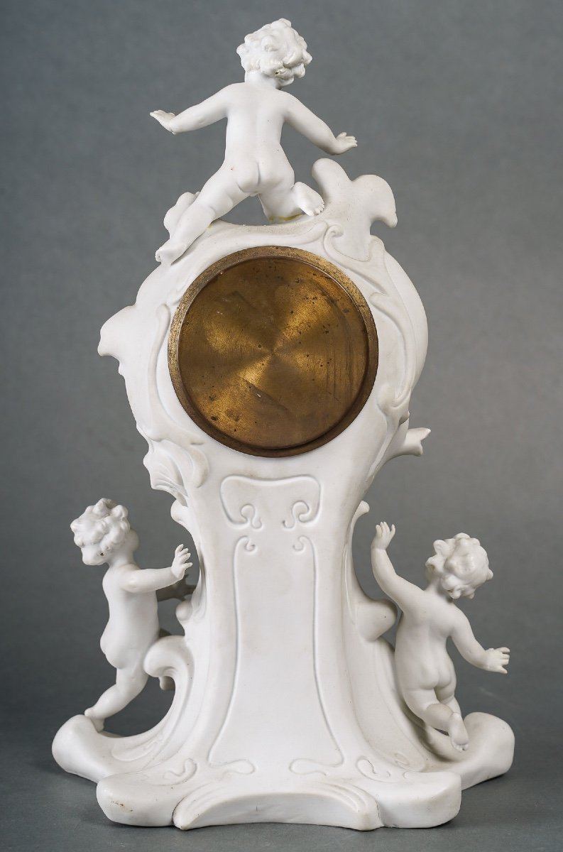 Pendule en biscuit de Sèvres fin du XIXe siècle — 12