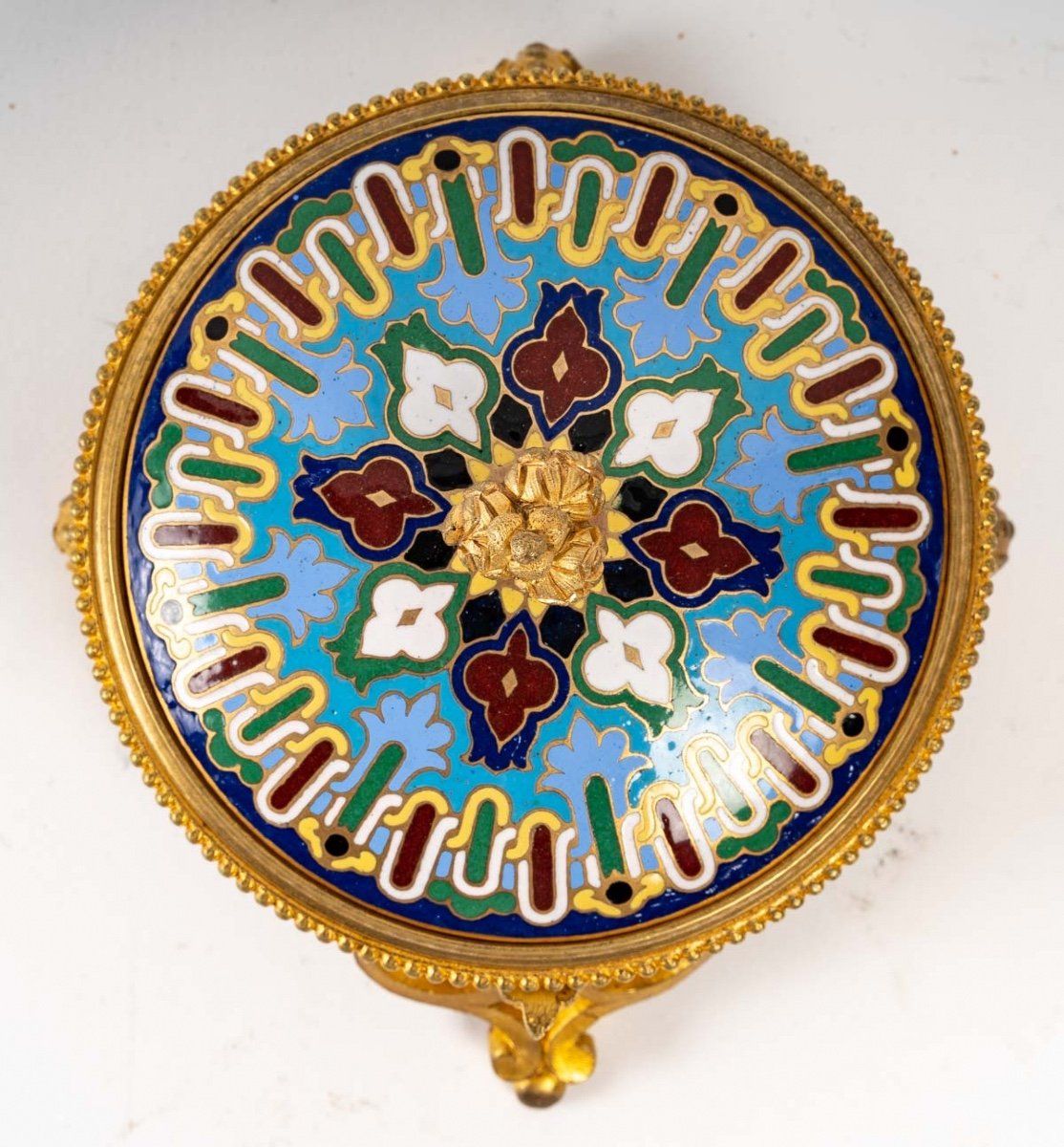 Une boîte coffret à bijoux en bronze et émail cloisonné fin 19e siècle — 4