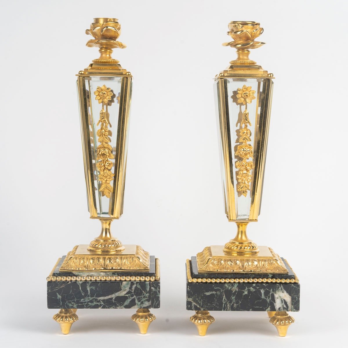 Une garniture en bronze doré et marbre vert de mer, fin du XIXe siècle — 21