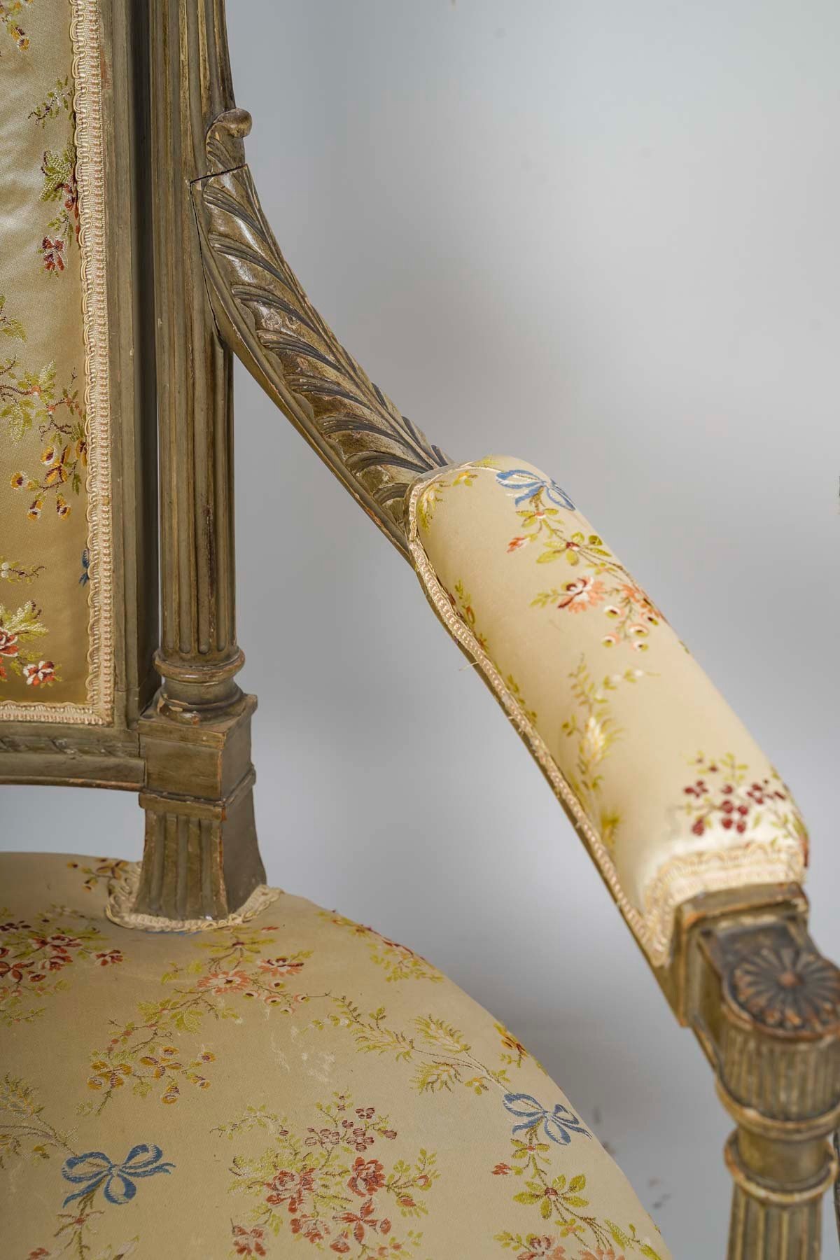 Une paire de fauteuils de style Directoire XIXe siècle — 10
