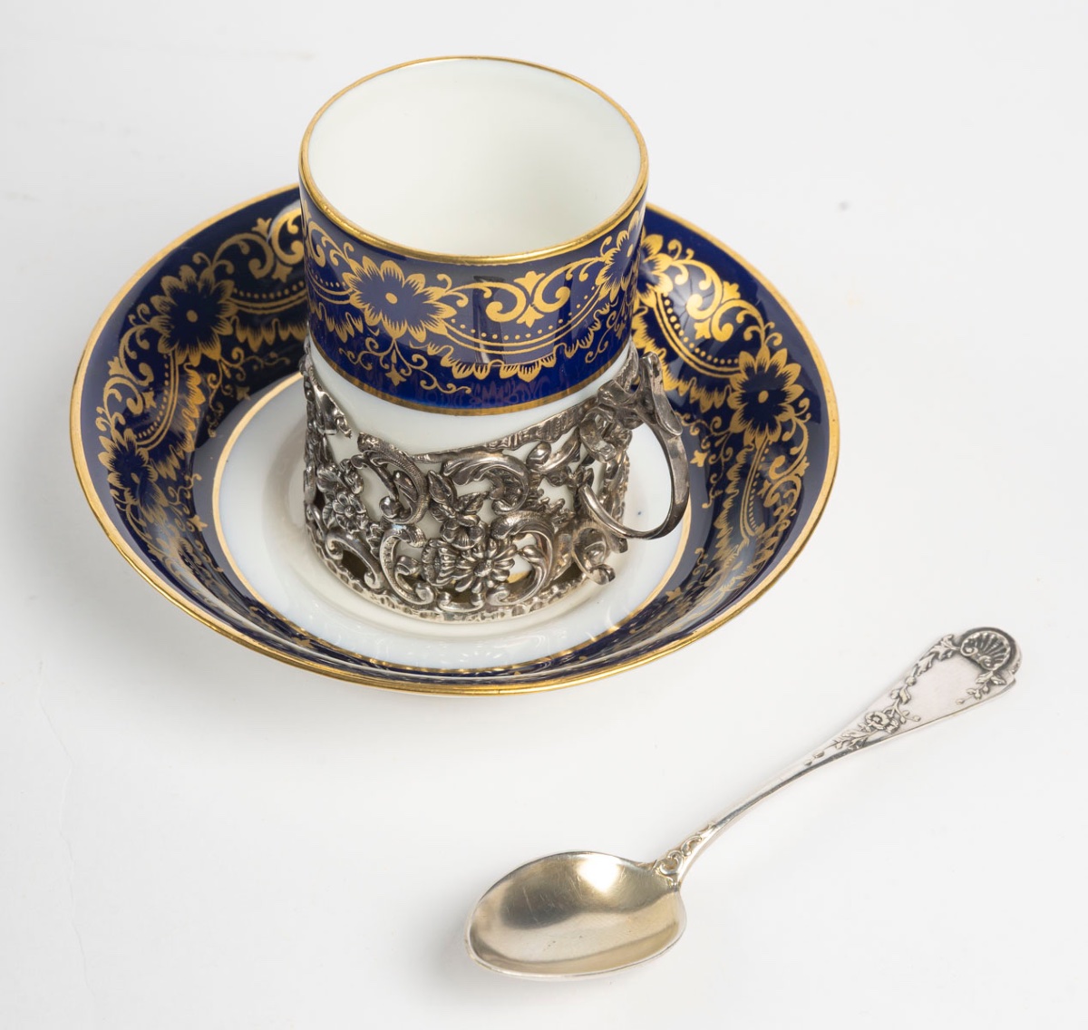 Service en porcelaine et argent massif, travail Anglais XIXe siècle — 2