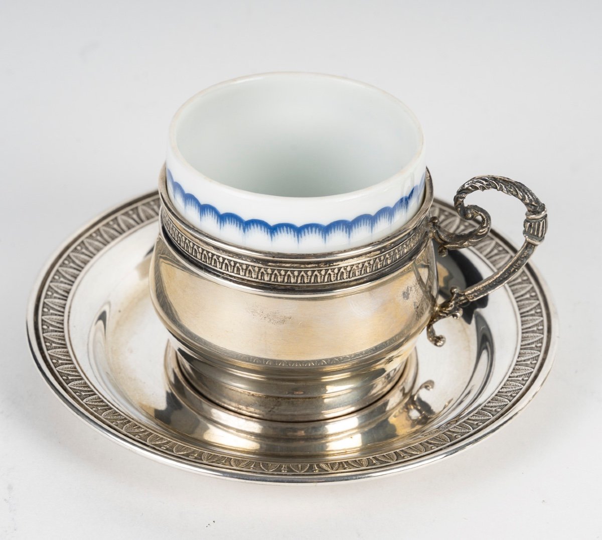 Une Série de Tasses en porcelaine et Argent Massif — 3