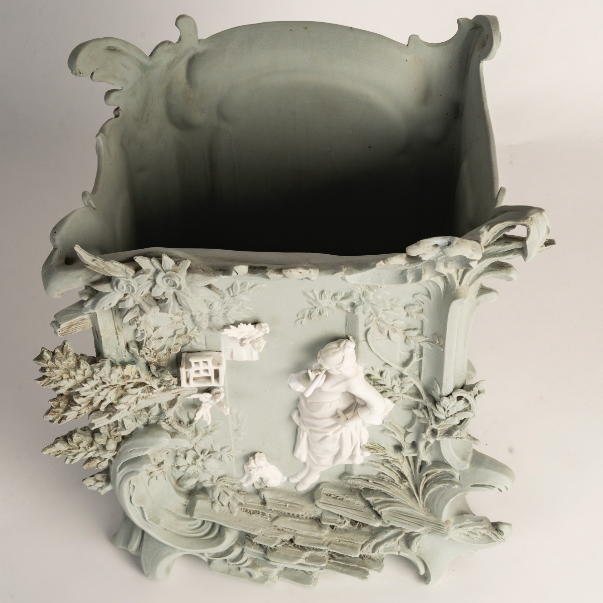 Une coupe cache pot, en porcelaine de Wedgwood, fin du XIXe siècle — 7
