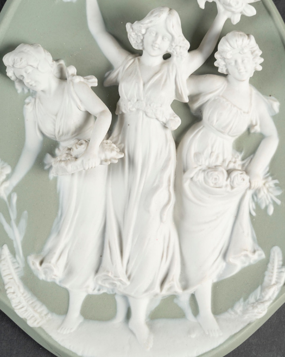 Une paire de plaques en porcelaine de Wedgwood, début du XXe siècle — 5