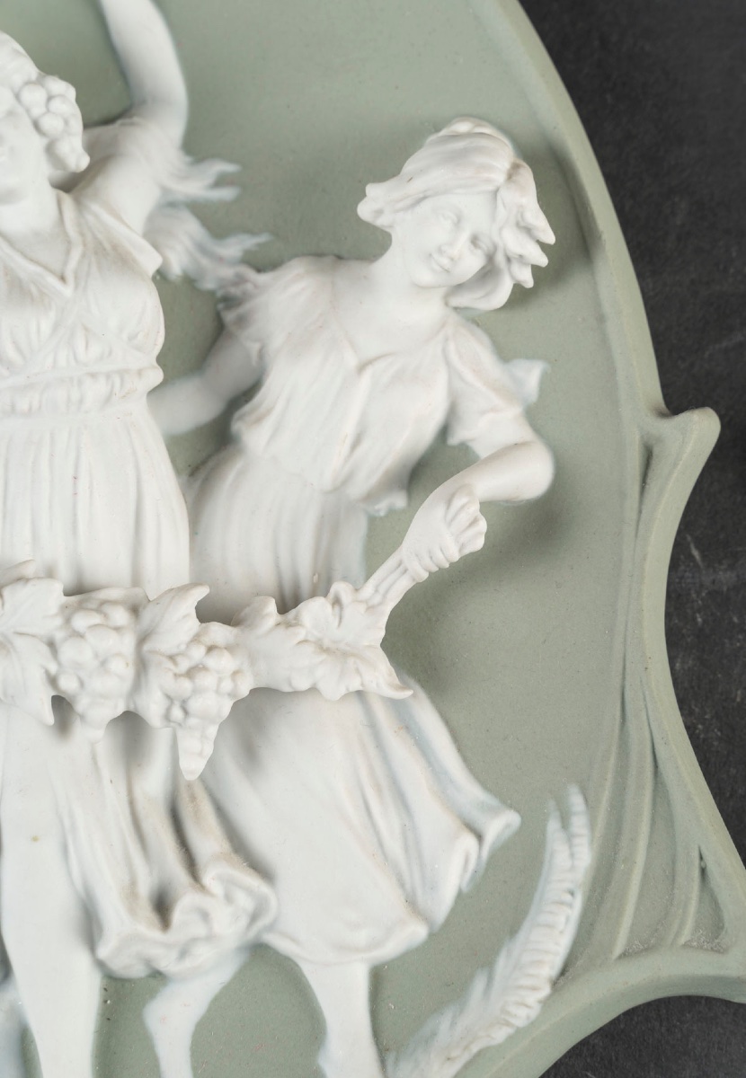 Une paire de plaques en porcelaine de Wedgwood, début du XXe siècle — 11