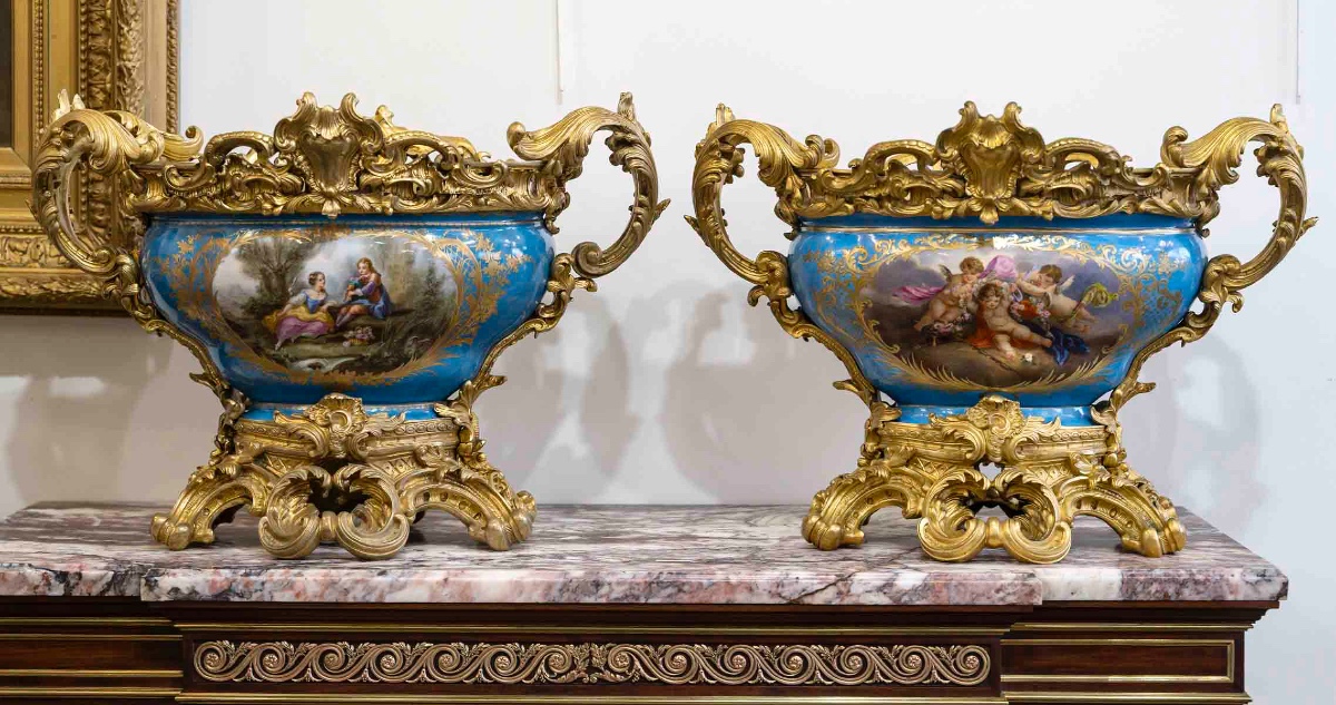Paire de grandes coupes en porcelaine bleu céleste et bronze doré par H. Picard, XIXe siècle — 2