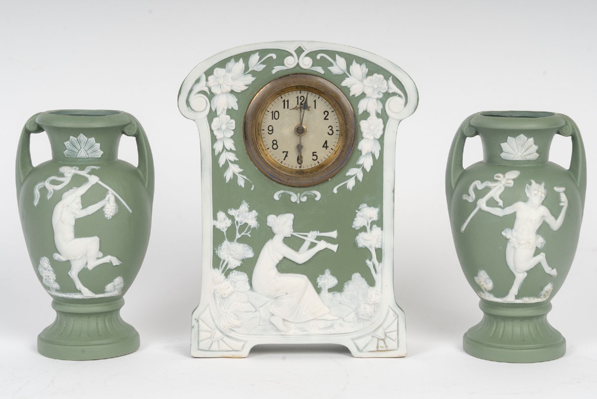 Une garniture en porcelaine de wedgwood, début du XXe siècle — 3