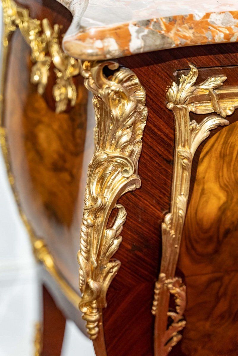 Une belle commode de style Louis XV — 7