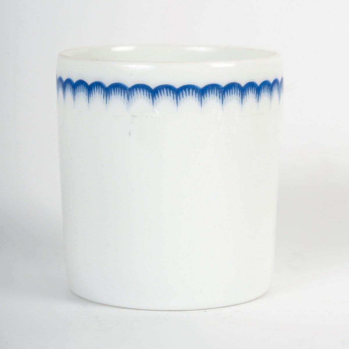 Une Série de Tasses en porcelaine et Argent Massif — 10