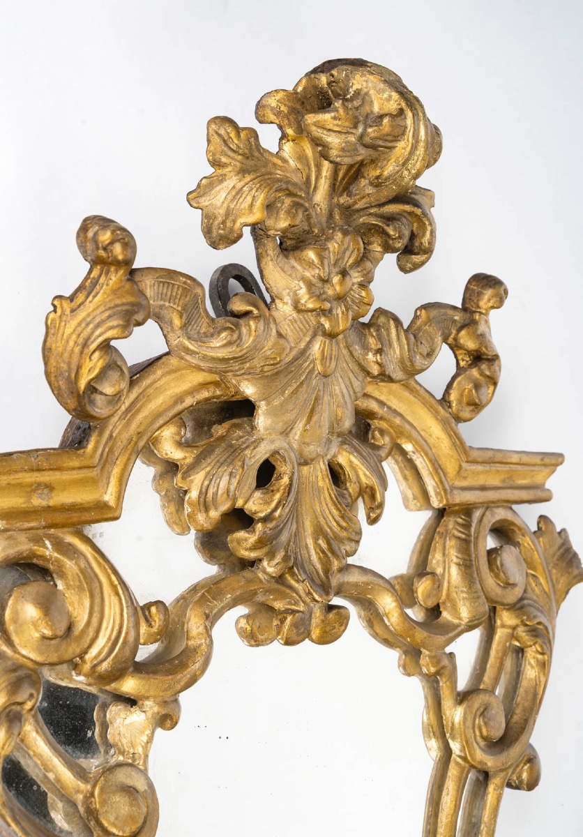 Une paire de miroirs en bois doré, XVIIIé siècle — 10