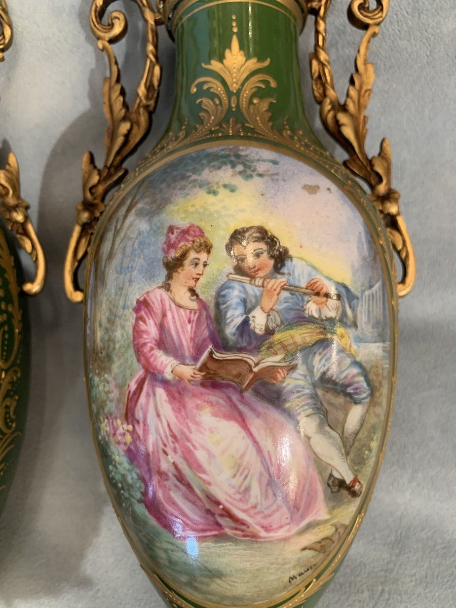 Paire de vases en porcelaine de Sèvres à décor de scènes galantes, époque Napoléon III — 6