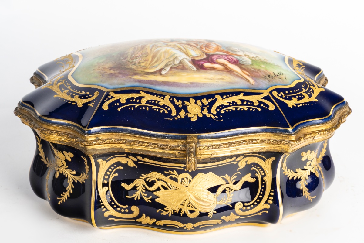 Un coffret à bijoux en porcelaine, fin du XIXe siècle — 7