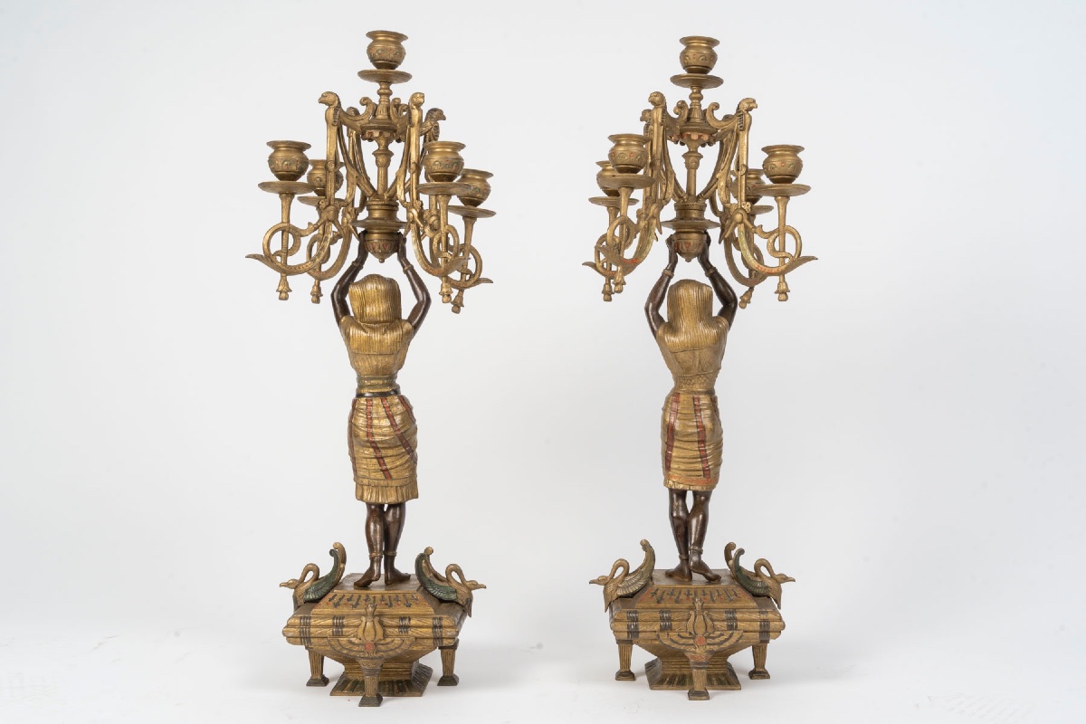 Une garniture de cheminée de style Egypte Antique, fin du XIXe siècle — 3