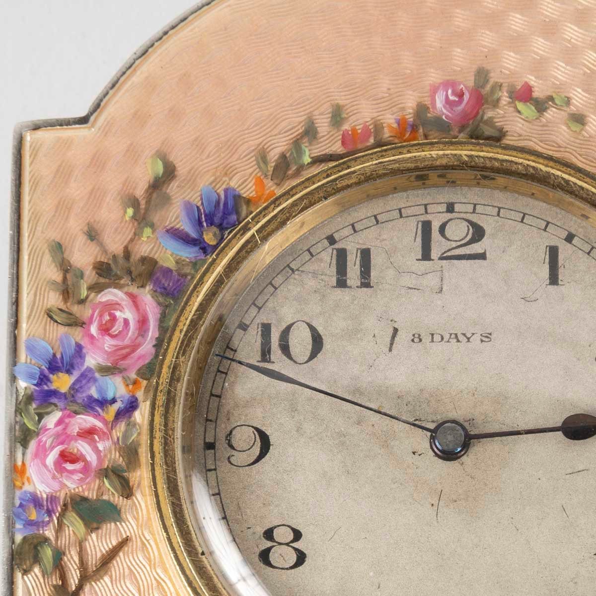Une pendule miniature en émail, début du XXe siècle — 8