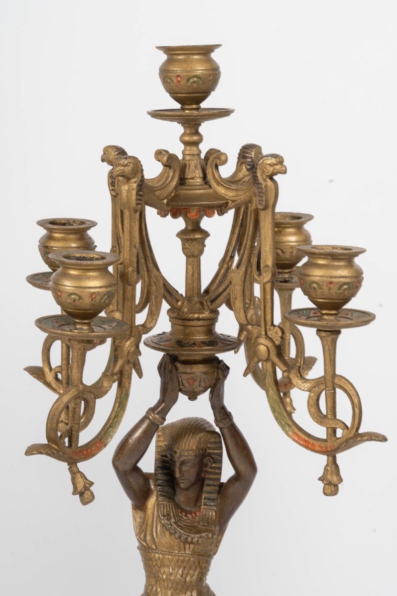 Une garniture de cheminée de style Egypte Antique, fin du XIXe siècle — 10