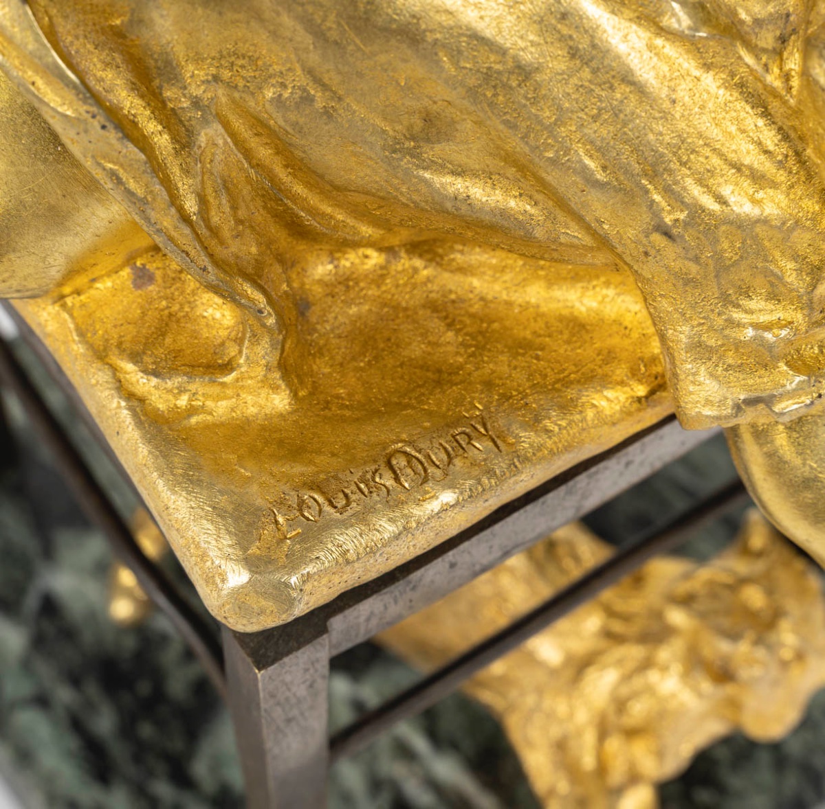 Une sculpture en bronze doré, Louis OURY — 10