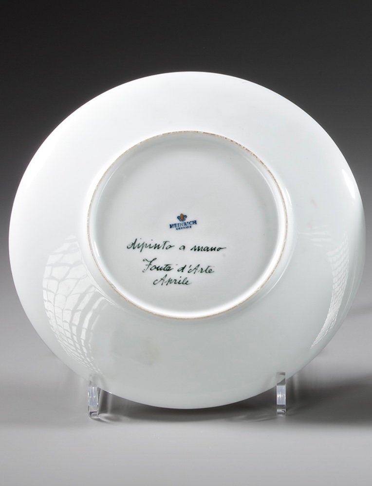 Une série de trois assiettes en porcelaine, Allemagne XIX — 19