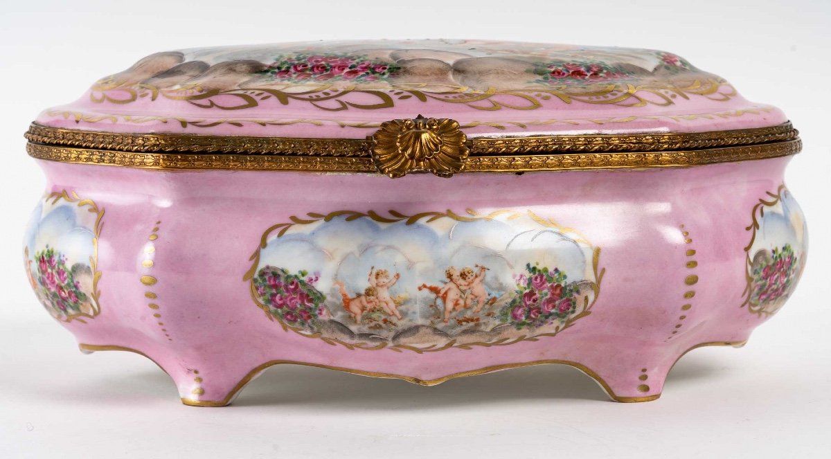 Boîte à bijoux en porcelaine rose de style Sèvres — 11
