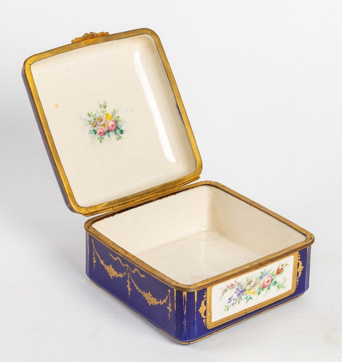 Coffret en porcelaine bleu fin du XIXe siècle — 3