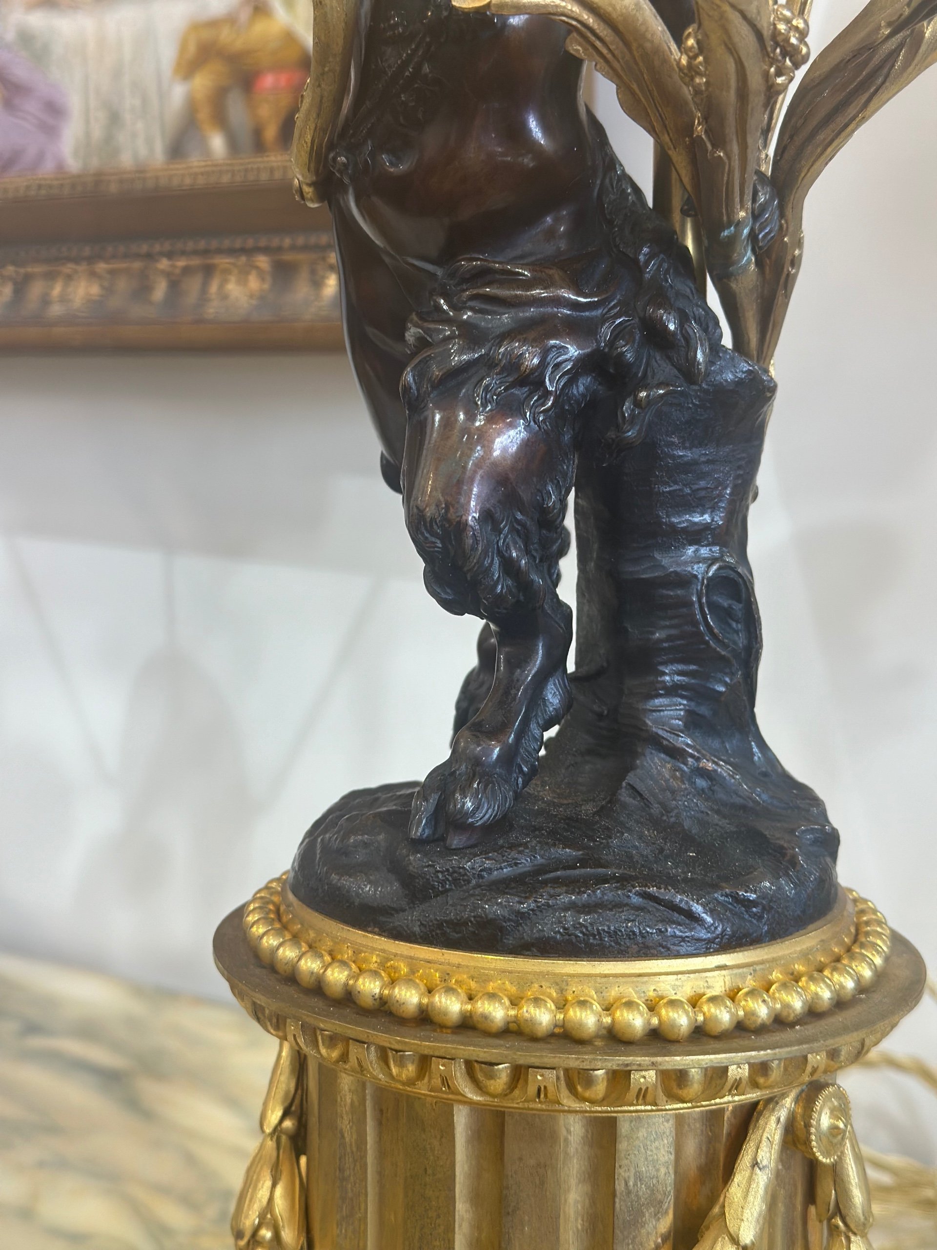 Une Importante paire de lampes en bronze doré circa 1880 — 12