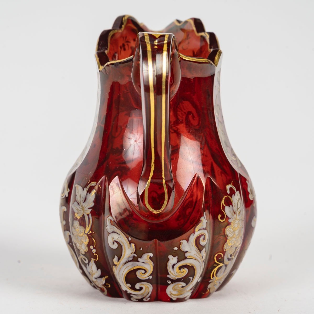 Un Pichet miniature en cristal de Bohême rouge, fin du XIXe siècle — 5