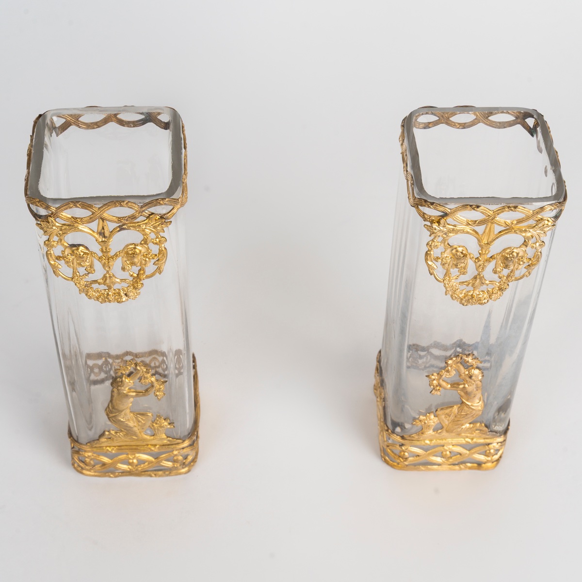 Paire de vases en cristal et bronze doré, style Louis XVI, fin du XIXe siècle — 5