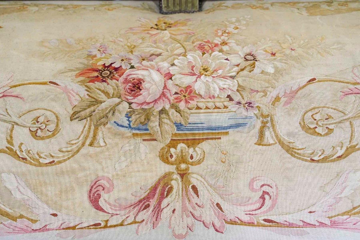 Un grand Canapé Aubusson en bois sculpté Laque et doré fin du XIXe siècle — 7