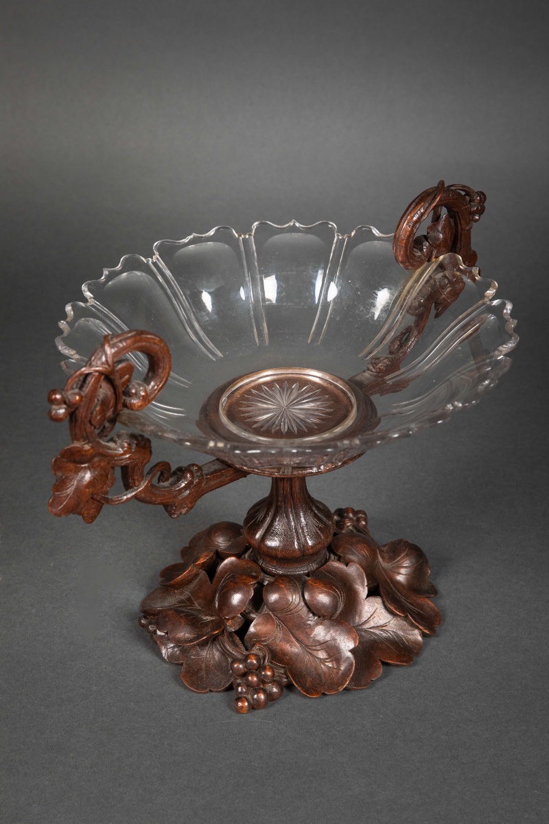 Une coupe en cristal et bois sculpté, XIXe siècle — 8