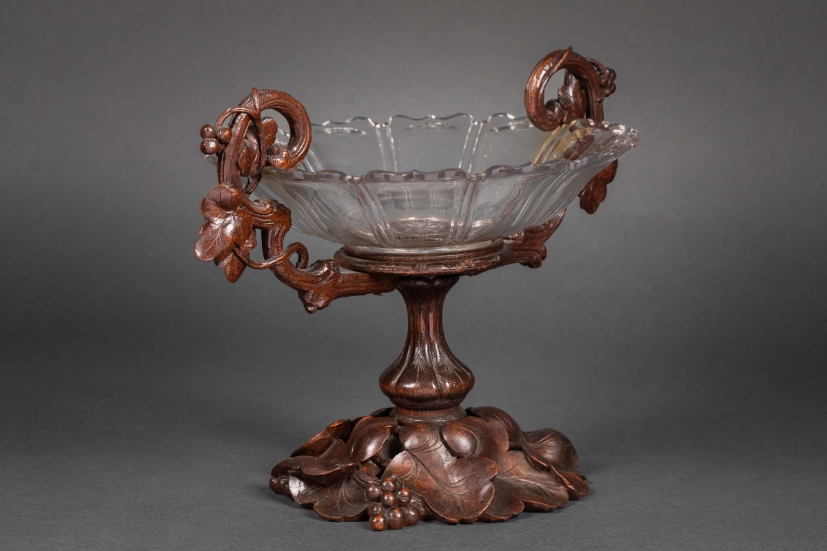 Une coupe en cristal et bois sculpté, XIXe siècle — 3