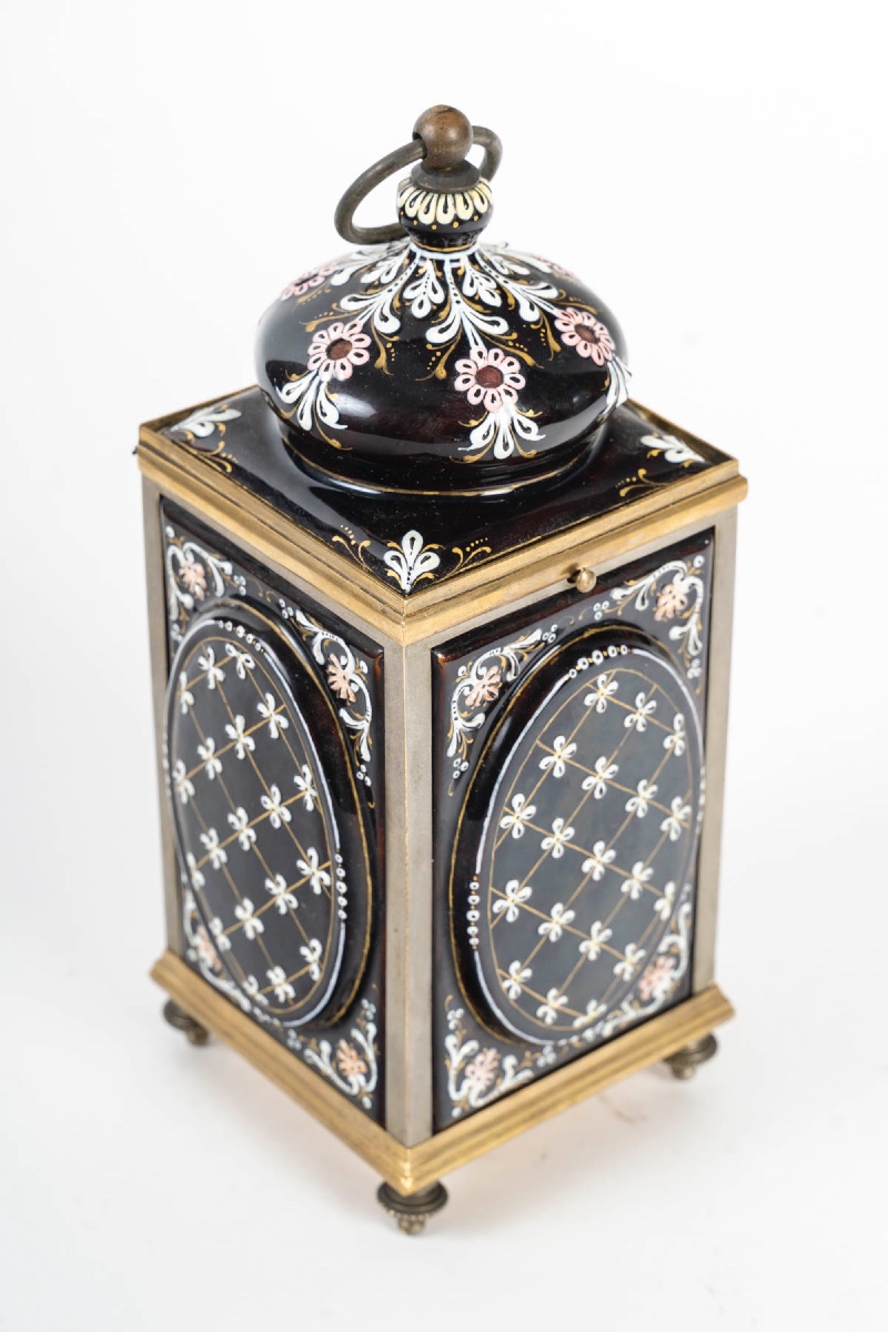 Un coffret à bijoux en émail et bronze doré, fin du XIXe siècle