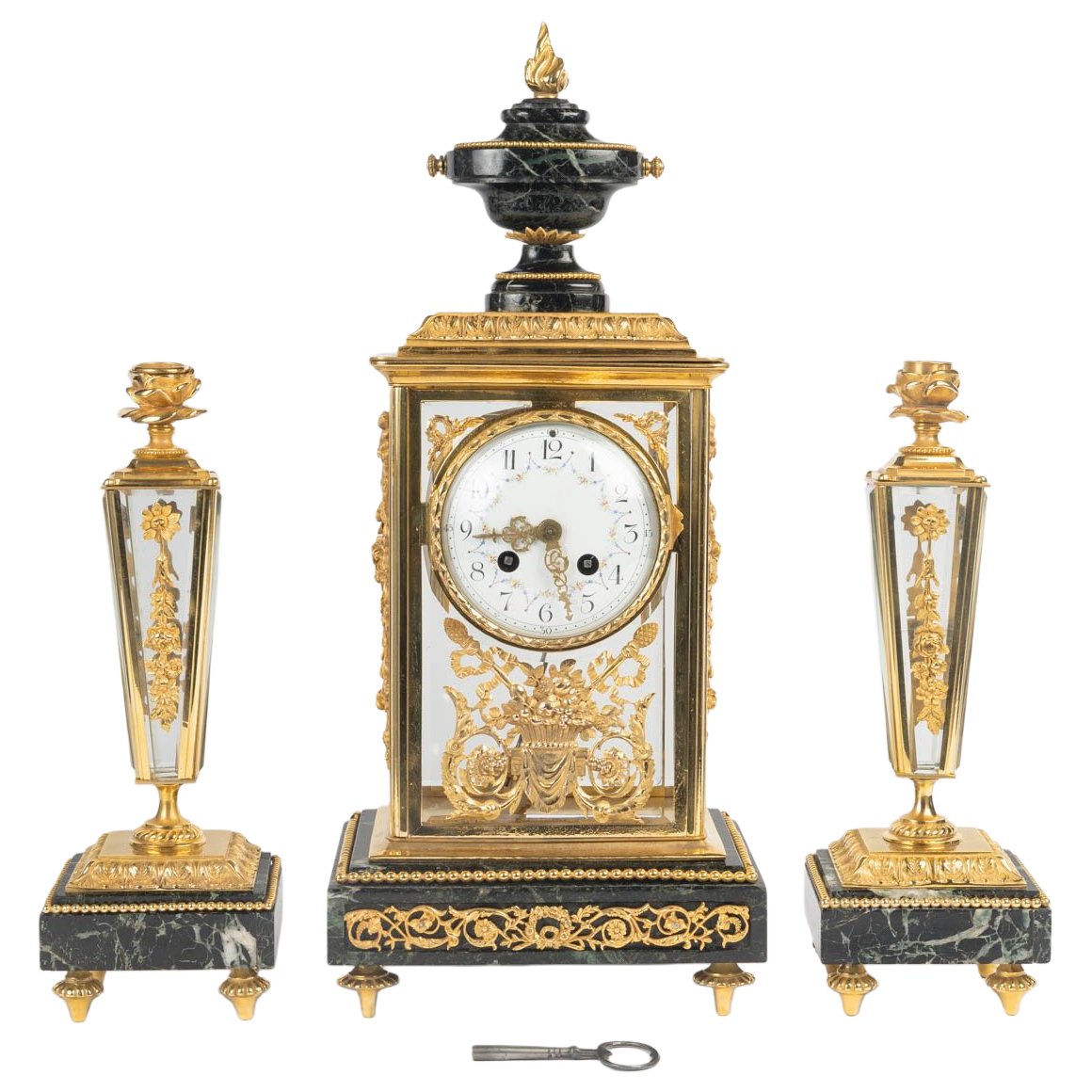 Une garniture en bronze doré et marbre vert de mer, fin du XIXe siècle — 14