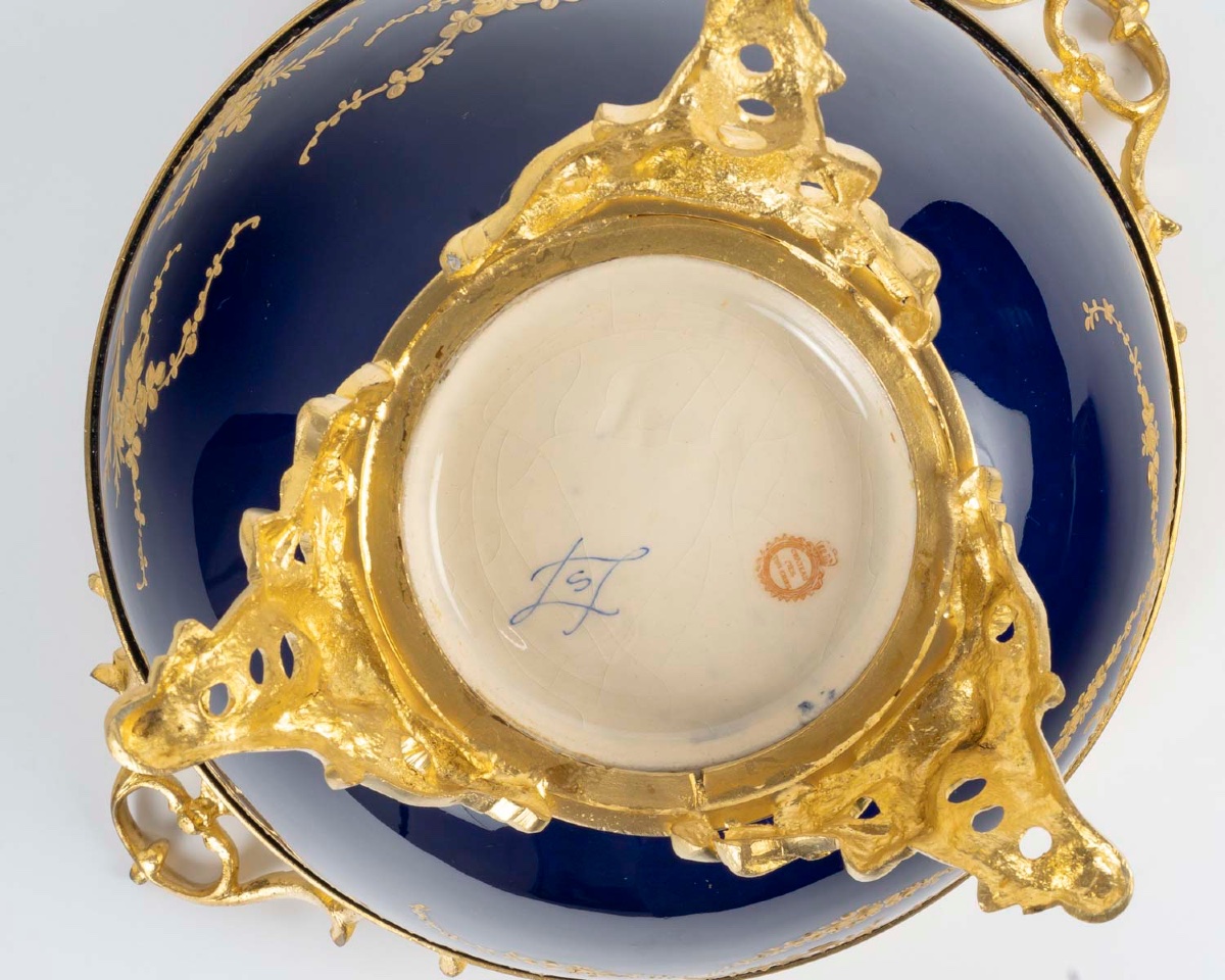 Bonbonnière de style Sèvres en faïence, fin du XIXe siècle — 10