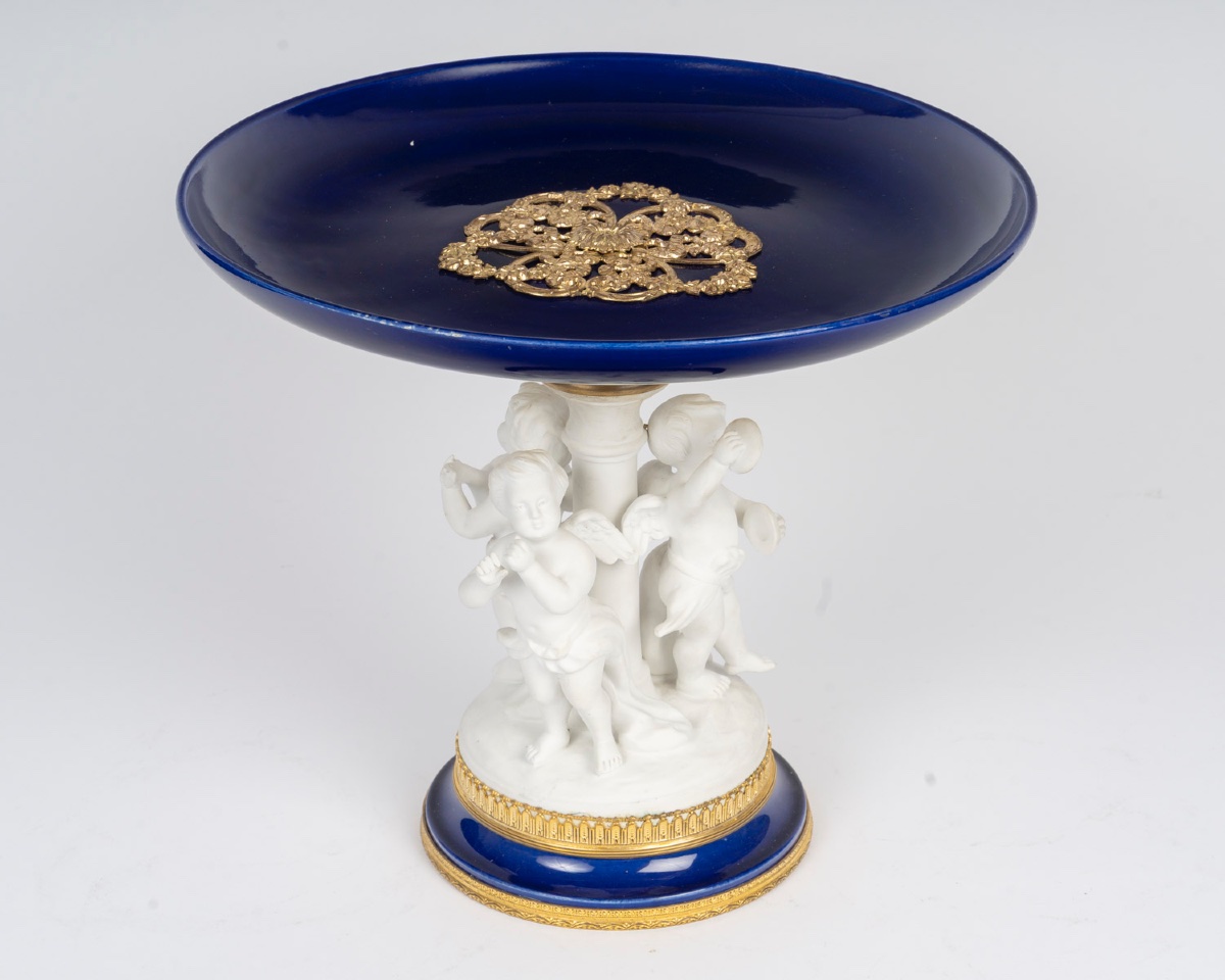 Une coupe en porcelaine et biscuit, fin du XIXe siècle — 8