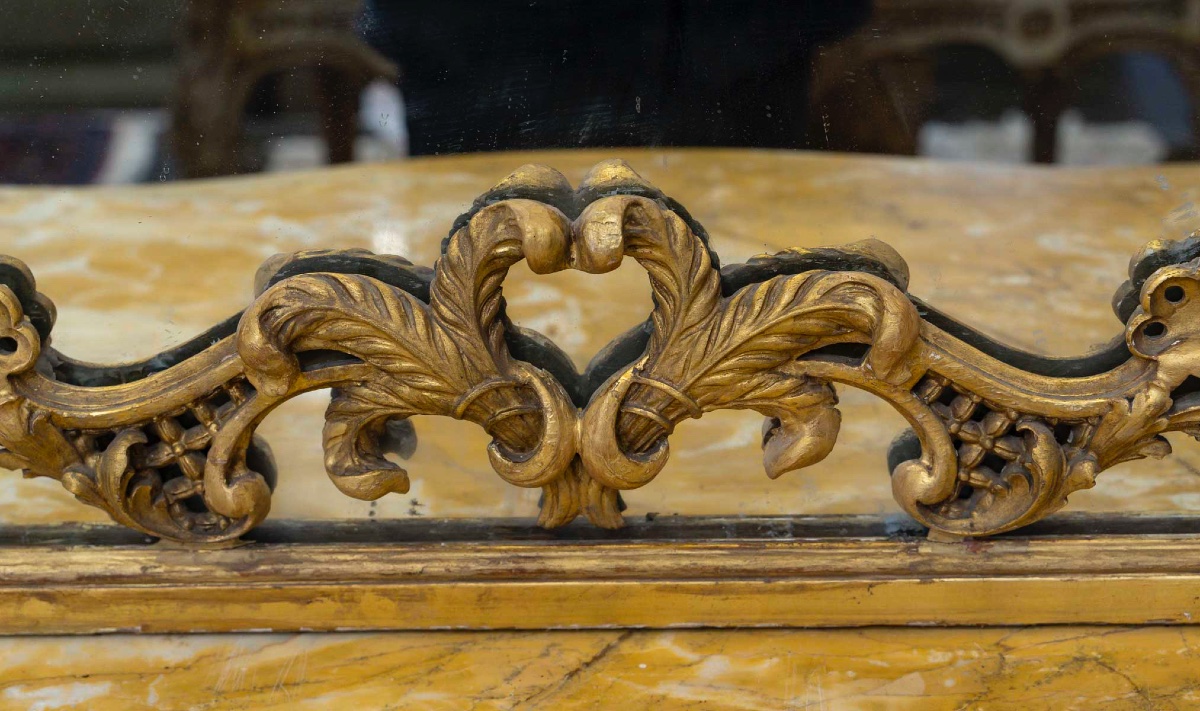 Un grand Trumeau et Sa console en bois sculpté et doré, XIXe siècle — 8