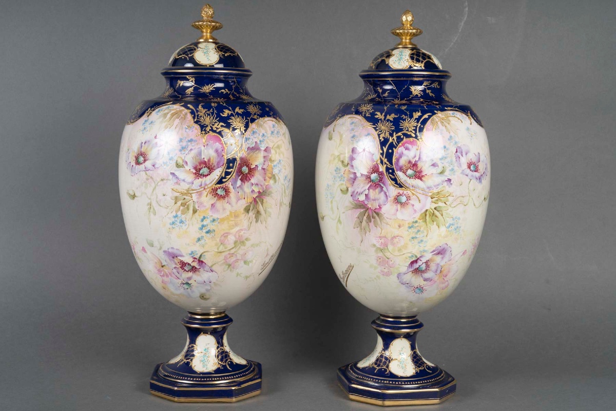 Une paire de vases en porcelaine Allemagne, début du XXe siècle