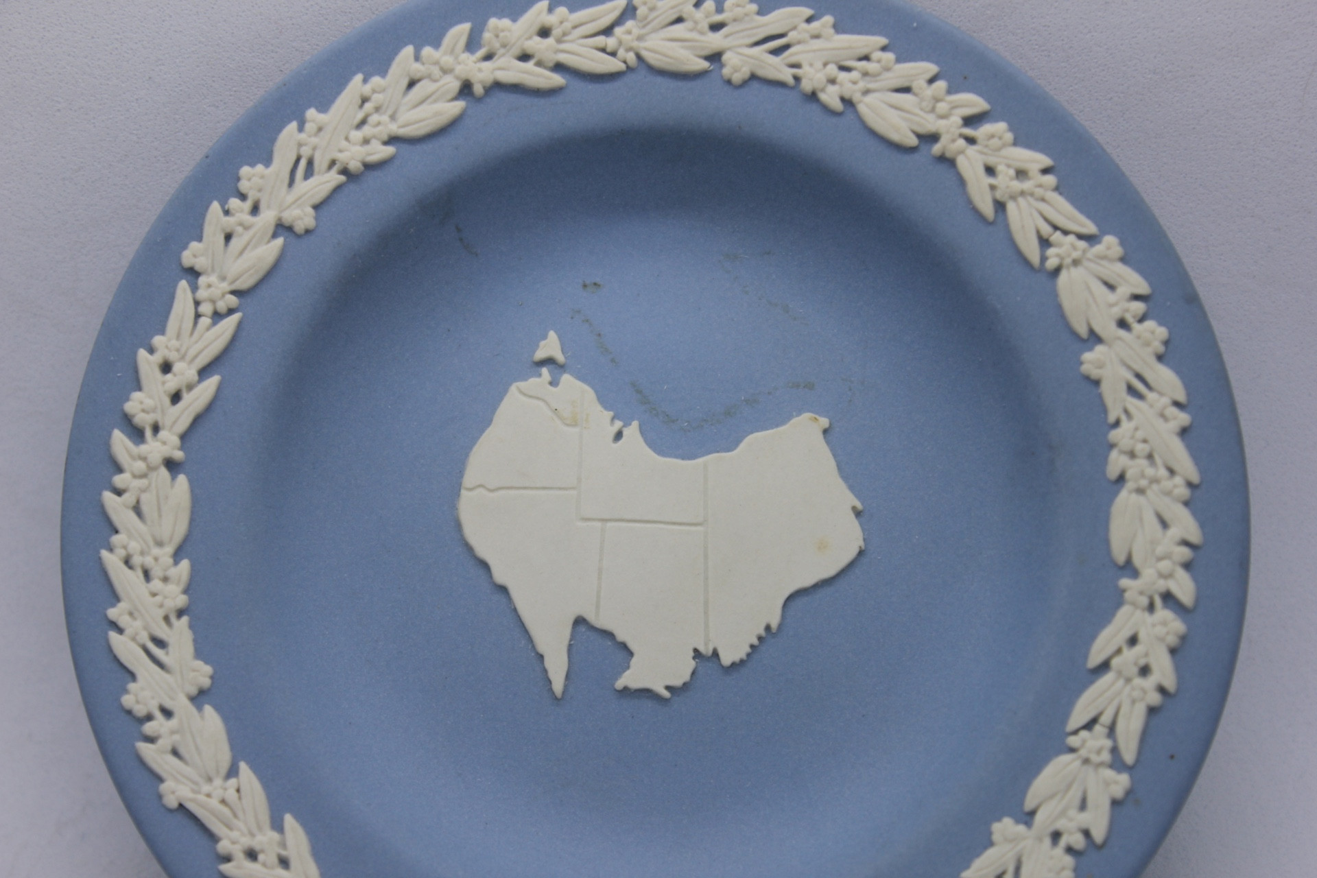 Coupe Commémorative Wedgwood Jasperware – Carte de l'Australie – Made in England — 12