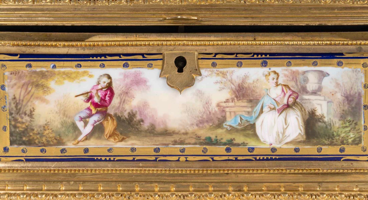 Un coffret à bijoux en porcelaine et bronze doré, fin du XIXe siècle — 3