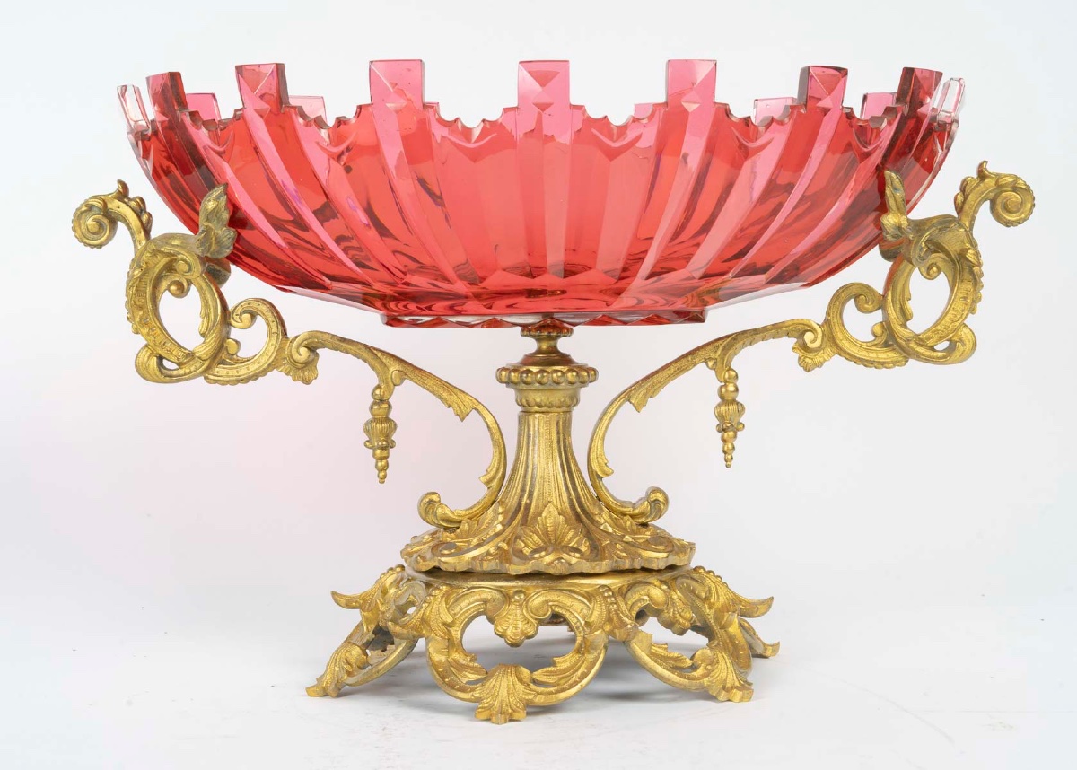 Une belle coupe en cristal et base en bronze doré, époque XIXe siècle — 12