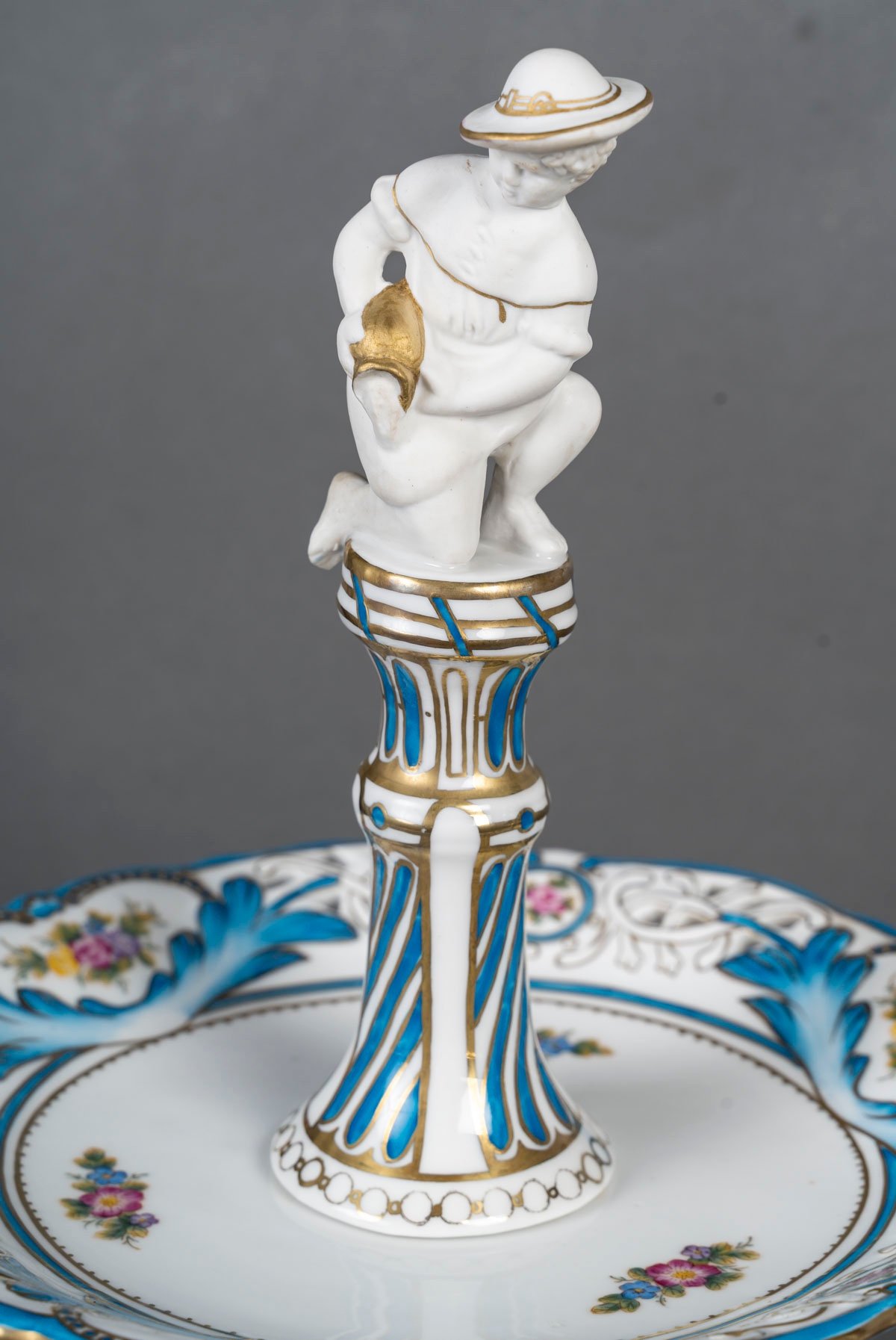 Un centre de table en porcelaine; début du XXe siècle — 16